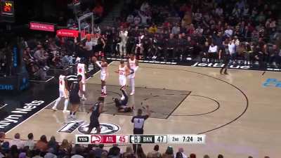 [Highlight] Ky-GOAT-rie makes a circus shot facing away from the basket + the foul