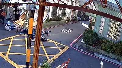 WCGW crossing the intersection without slowing down