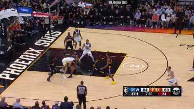 [Highlight] Suns fan screams "NOOO" as Steph bricks the 3