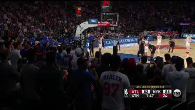 [Highlight] Knicks fans chants "Trae is balding" as he shoots free throws