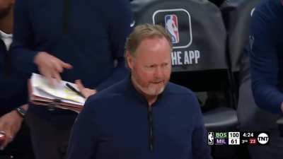 [Highlight] Jaylen Brown scores the bucket to put the Boston Celtics up 39 vs the Milwaukee Bucks and Coach Budenholzer takes a time out to think it over