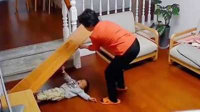 Granny's quick reflexes averts disaster