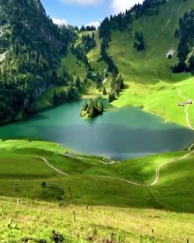 ? Imagine walking through this view every day! Hinterstockensee lake, Canton of Berne, Switzerland