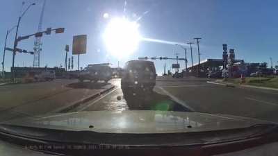 Idiot gets upset when he cant cut in line at a green arrow
