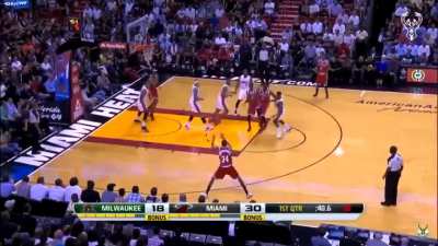 [Highlight] "Antetokounmpo"... for 3!
