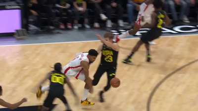 [Highlight] KJ Martin recovers the ball and somehow gets the And-1 as the shot clock expires