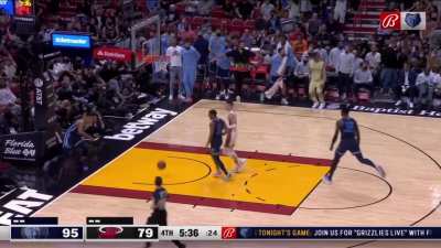 [Highlight] Dillon Brooks comes up with the steal and flips it to Bane for a one-handed jam