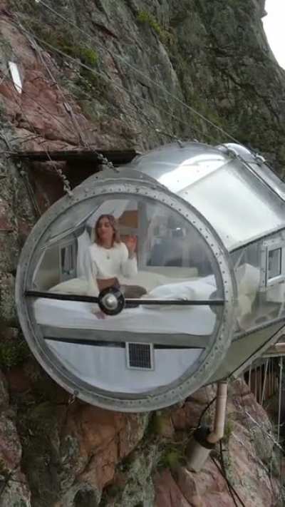 Glass luxury cabin in Peru ??
