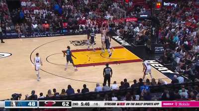 [Highlight] Masked Zeller catching bodies