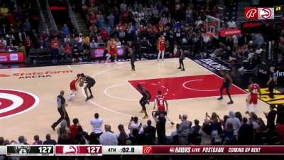 [Highlight] Trae Young buzzer beater to win the game.
