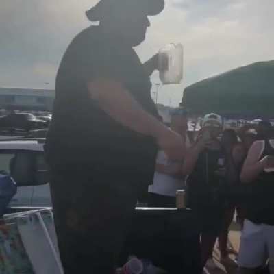 My first country concert, and everything is as I expected (oc)
