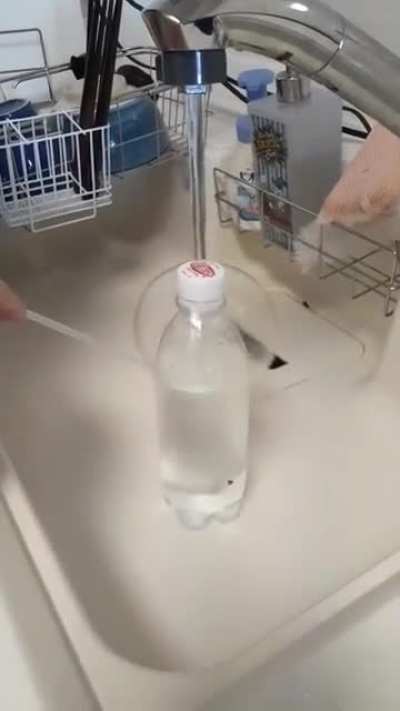 What cause the ring of water to do that?