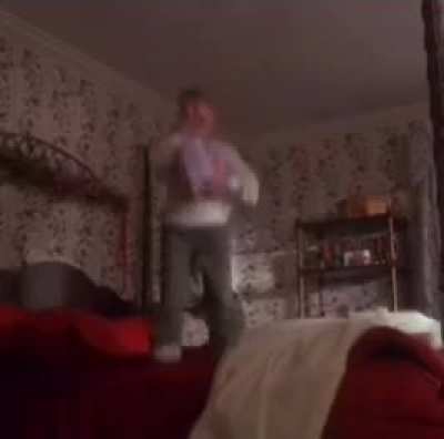 Home Alone but with a twist ?