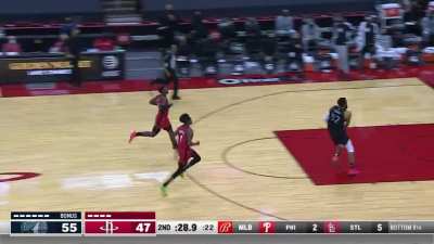 [Highlight] KAT uncorks a nasty reverse slam on the fastbreak!