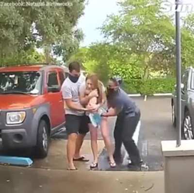 Just randomly giving birth on a street. not a big deal