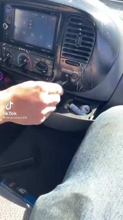 He took the key out but the car stil move how? ?