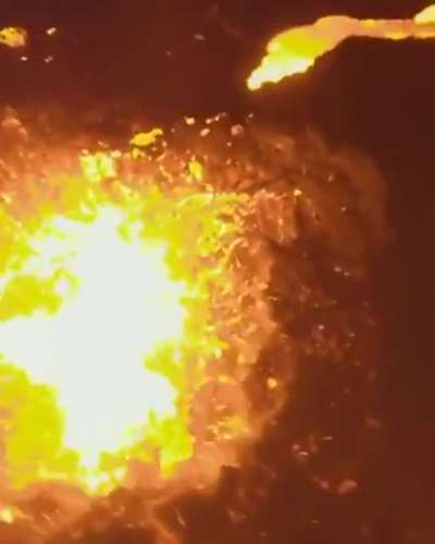 ? Drone flyover of the Fagradalsfjall volcano, Iceland