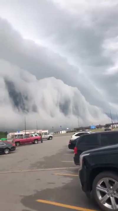 ? It looks like a "tsunami" of clouds... beautiful and terrifying at the same time