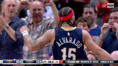 [Highlight] Coach Willie Green subs out Jose Alvarado so he can get the standing ovation from the Pels crowd