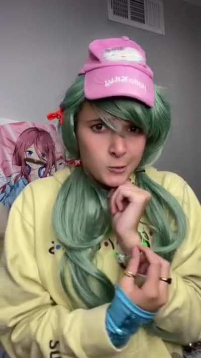 ??? Who wouldn't want bayfe this hottie up?