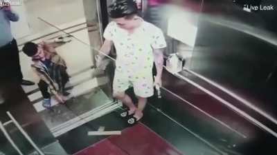 To transport glass in an elevator