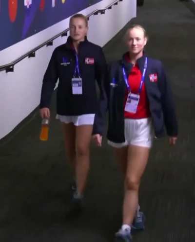 2 girls practice their catwalk…Only to realize they’ve been caught on camera ?