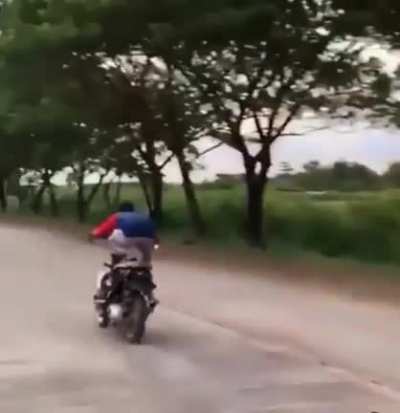 WCGW Drag race with scooter 110cc