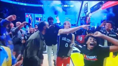 6' 2" Mac McClung wins the NBA dunk contest with 199 out of a possible 200 points over 4 dunks. His final dunk shut the building down.