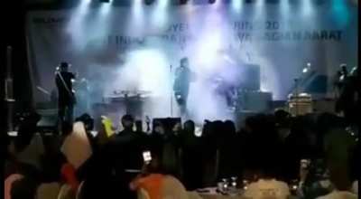2018. Indonesian band's concert suddenly hit by a tsunami
