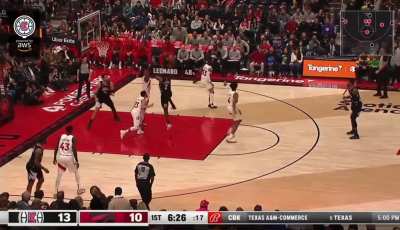 [Highlight] Kawhi Leonard with a nice fake and running hook!