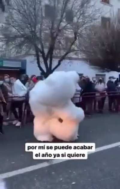 Reacting to "Cabalgata de Reyes Magos" costumes