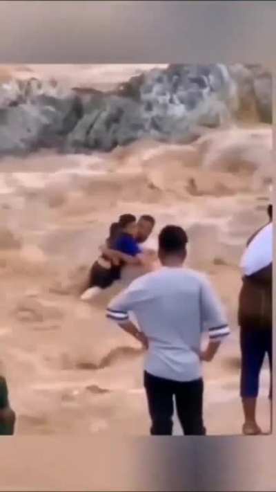 The man who saved two children from the middle of the flood despite being in danger of death. You are the Hero of today .