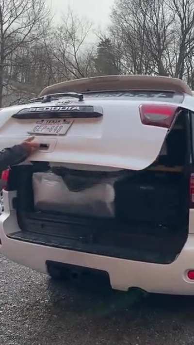 Stranger delivers Marines lost items to his 3 daughters