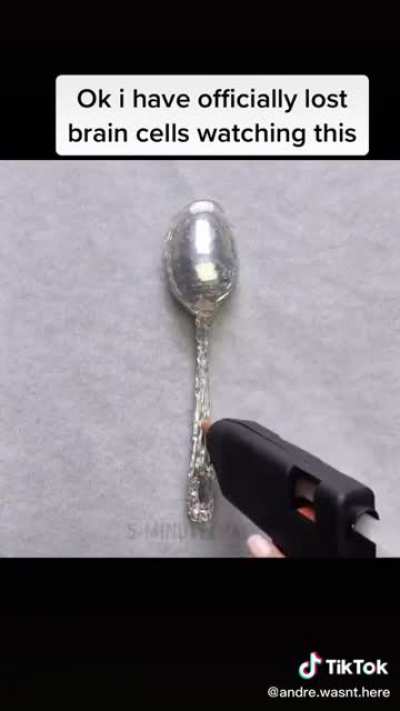 Hmm, yes, let’s use a glue spoon that won’t poison us at all