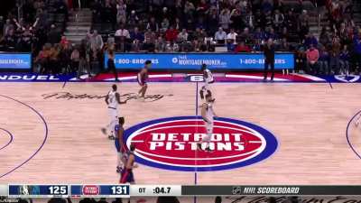 [Highlight] Maxi Kleber comes up short on the dunk and seals the Mavericks fate in overtime vs the Detroit Pistons