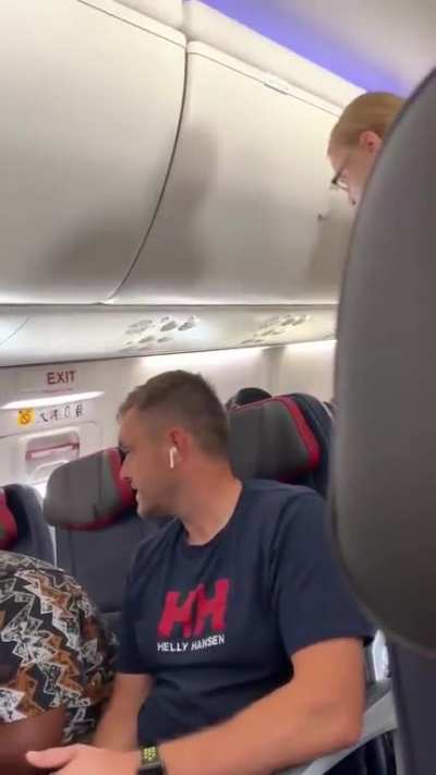 Woman tells off her boyfriend because he was staring at another woman
