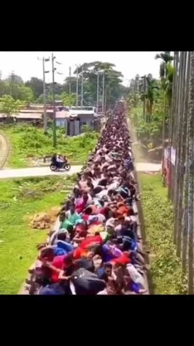 Wild rush hour in Bangladesh ??