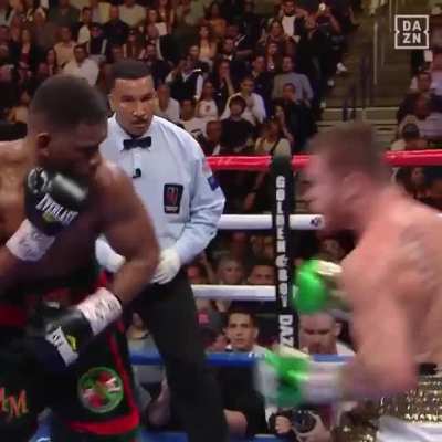 Theres a reason they call it the sweet science. Canelo Alvarez demonstrating sublime head movement. ?