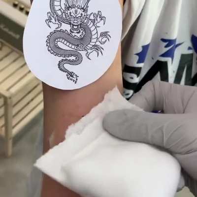 Amazing dragon tattoo (@goodmorningtown on IG)