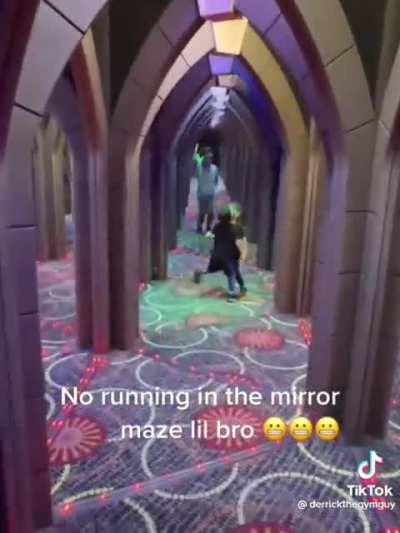 let's sprint in a mirror maze !