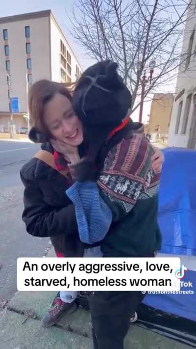 TikToker tries to "show love" to homeless person for content