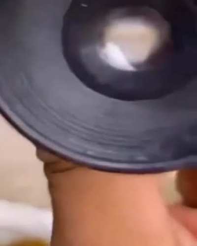 A Honey Refractometer working.