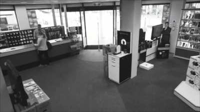 Clever thief stealing TV (LG Thin TV AD)