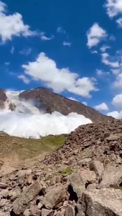 lemme zoom a bit... Avalanche: Say no more...