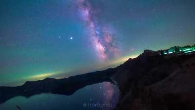 Photographer Eric Brummel stabilized his camera to capture the earth's rotation.