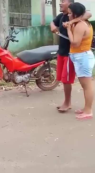 ?? Brazilian sniper saves hostage from crazy man threatening her with a butcher knife
